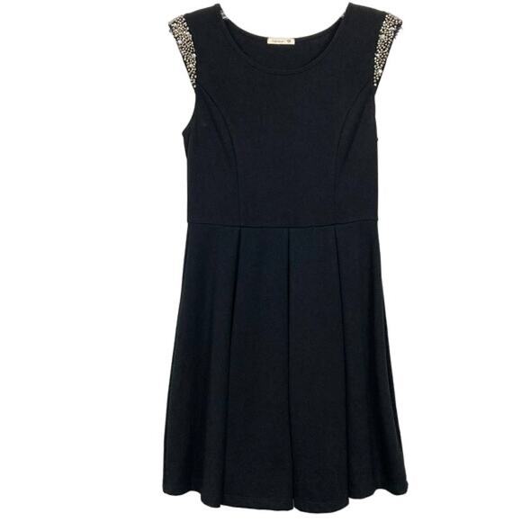 NWOT SOPRANO Dress M Crystal Beaded Flutter Sleeve Fit & Flare Pleated Knee - Picture 1 of 5